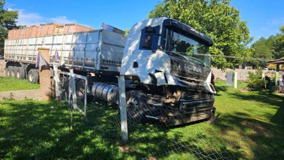 O incidente ocorreu no Km 234 da BR-386, próximo à ponte do Espraiado, nas obras de duplicação de obras da rodovia.
