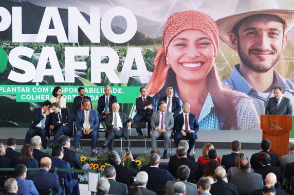 Medida não afeta operações de custeio do Pronaf. De acordo com ofício enviado às instituições financeiras, decisão leva em conta aumento na taxa básica de juros