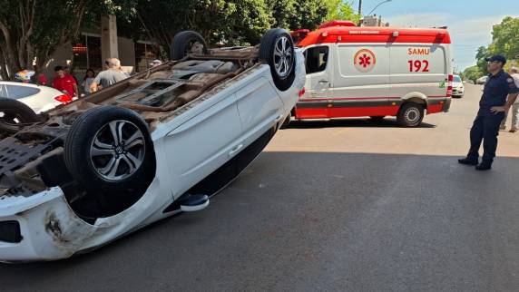 A condutora do carro teve ferimentos sem gravidade