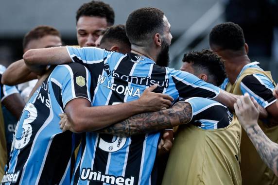 Tricolor perdeu por 2 a 1 no tempo normal, mas superou a equipe da Serra por 3 a 2 nas cobranças alternadas, com duas defesas de Tiago Volpi. Jemerson e o técnico Gustavo Quinteros foram expulsos e serão desfalques na decisão do Estadual.