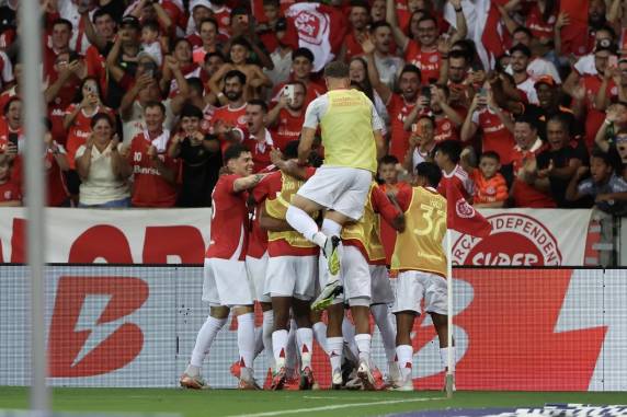 Colorado buscou virada no segundo tempo e assegurou vaga; primeira partida contra o Grêmio será no próximo sábado, na Arena
