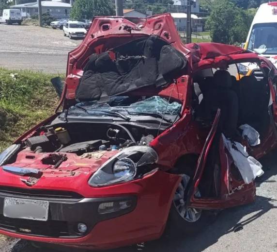 A caroneira foi encaminhada para atendimento hospitalar e, em princípio, não corre risco de morte.