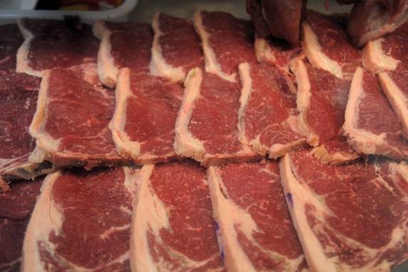 A medida, que passa a valer nesta segunda-feira, abrange uma unidade da JBS em Mozarlândia (Goiás), uma da Frisa em Nanuque (Minas Gerais) e uma da Bon Mart em Presidente Prudente (São Paulo)