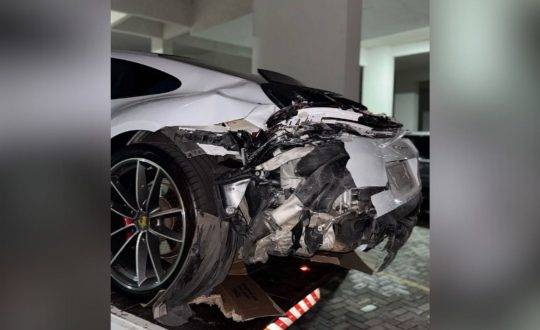 Menino entrou no carro destravado e acelerou; ninguém se feriu