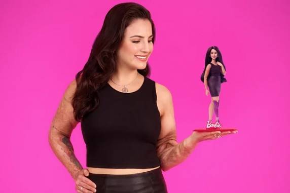 Kelen Ferreira e intérprete na série 