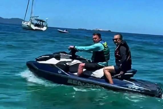 Humberto Costa (PT) criticou a publicação, citando a isenção de impostos para motos aquáticas concedida pelo ex-presidente. Em resposta, foi chamado de 