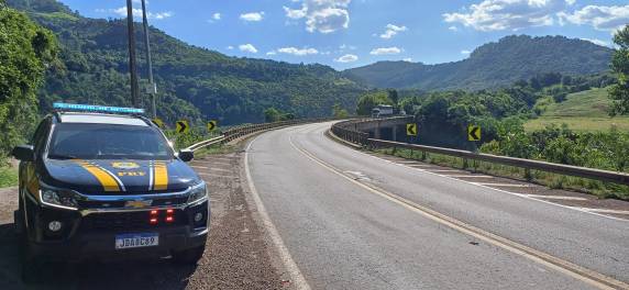 A PRF registrou 5 sinistros de trânsito na região, que resultaram em 3 pessoas com ferimentos leves ou pequenas escoriações. 