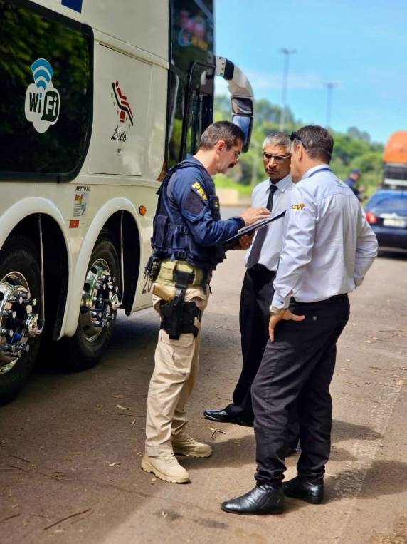 A PRF registrou 5 sinistros de trânsito na região, que resultaram em 3 pessoas com ferimentos leves ou pequenas escoriações. 