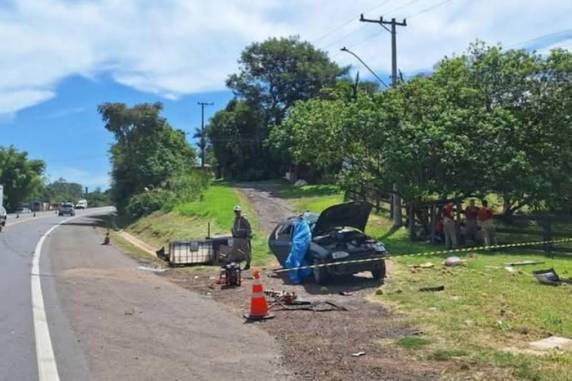 Uma gestante ficou ferida e foi socorrida ao hospital de Portão. Motorista do caminhão fez teste do bafômetro e resultado deu negativo para ingestão de álcool
