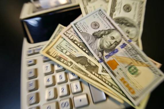 Incerteza leva investidores em direção à moeda americana, ativo considerado seguro no mercado financeiro