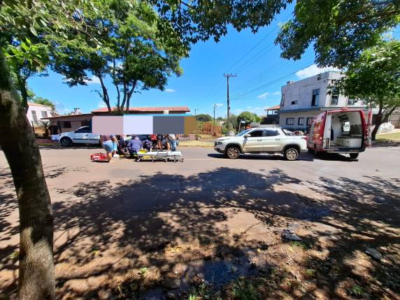 O acidente ocorreu no início da tarde desta terça-feira na rua João Wincroski