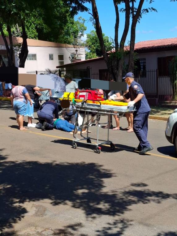 O acidente ocorreu no início da tarde desta terça-feira na rua João Wincroski