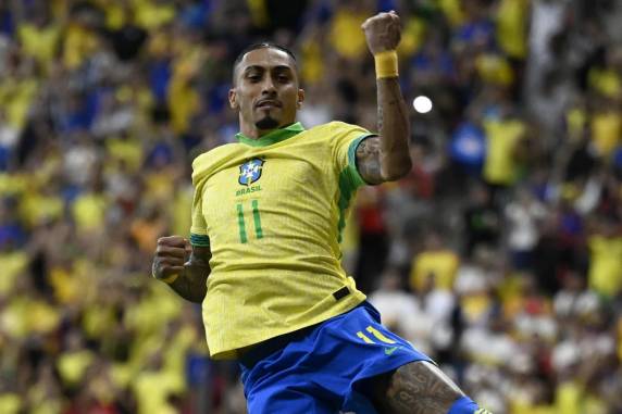 Seleção saiu na frente no início da partida com gol de Raphinha, sofreu o empate ainda no primeiro tempo com Luis Díaz, mas conquistou a vitória com um golaço de Vinicius Junior