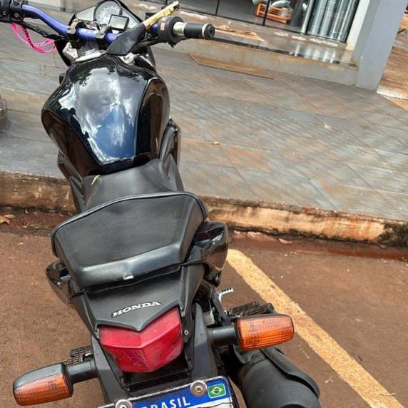 O acidente ocorreu próximo do meio dia na Av. Três de Maio