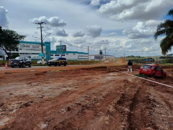 Outras três pessoas ficaram feridas