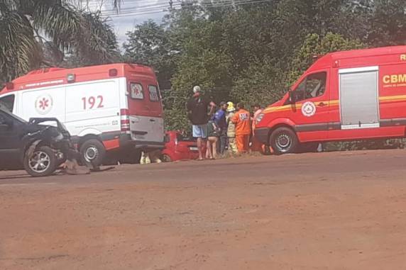 Outras três pessoas ficaram feridas