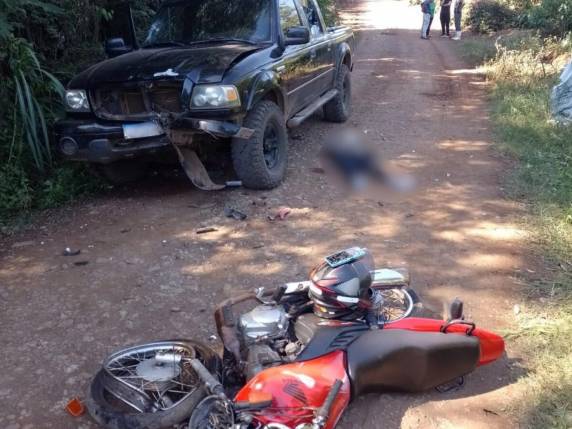 Jovem de 14 anos conduzia motocicleta que colidiu frontalmente com uma caminhonete no interior do município