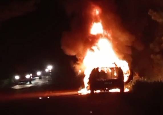 O veículo teve perda total, mas ninguém ficou ferido