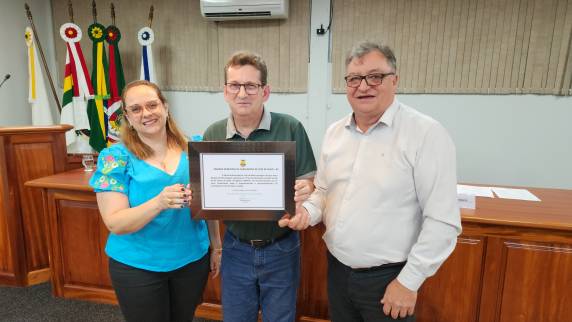 A homenagem foi proposta pela vereadora Vanessa Sallapata, da bancada do Partido Novo, que destacou a trajetória de sucesso da cooperativa e sua contribuição essencial ao desenvolvimento regional.