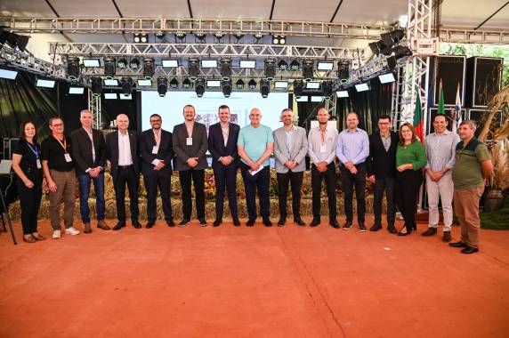 Solenidade foi realizada na manhã desta sexta-feira, 11, no Palco Cultural