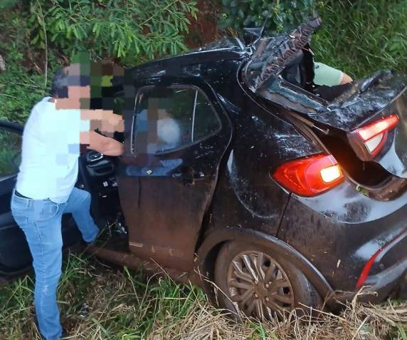 Ambulância acionada para o socorro também foi envolvida em acidente e motorista ficou ferido