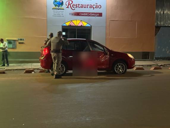 A colisão envolveu um veículo JAC 3 e uma motocicleta Honda CG FAN 150.