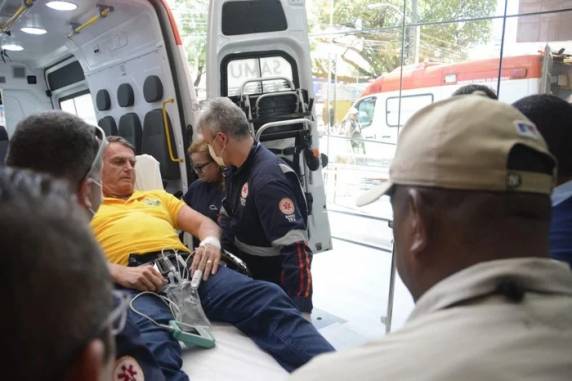 Ex-presidente passou mal na sexta-feira (11), durante um evento do PL no Rio Grande do Norte (RN). Ele foi transferido para a capital federal em um avião com UTI aérea