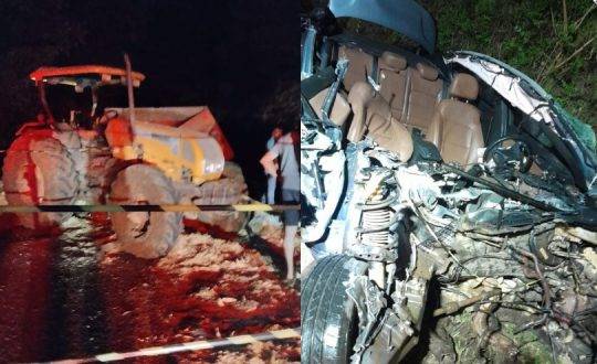 Acidente aconteceu na noite de sábado (12); veículo ficou completamente destruído