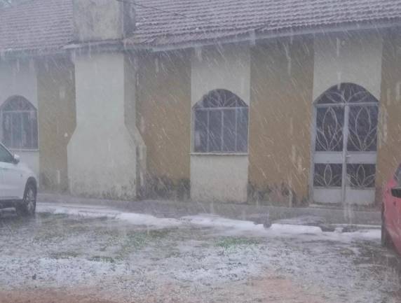 Temporal surpreendeu moradores e mobilizou a prefeitura