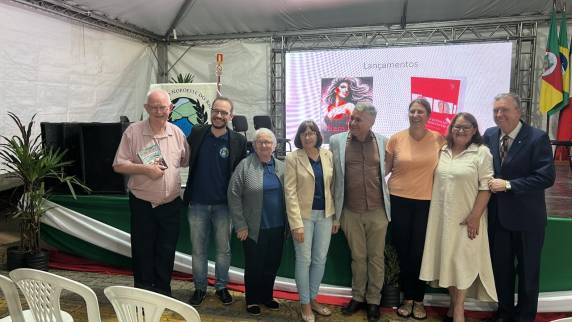 Atividade reuniu autores e público em torno da criação literária no Noroeste gaúcho