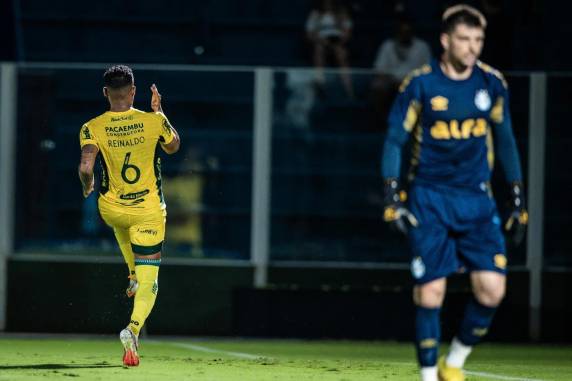 Tricolor foi derrotado com dois gols de Daniel Borges e dois de Reinaldo no interior paulista; Braithwaite descontou