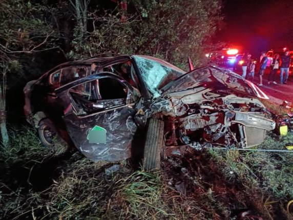 A colisão ocorreu por volta das 18h40, no Km 167 da rodovia, nas proximidades da Fazenda Fagundes.