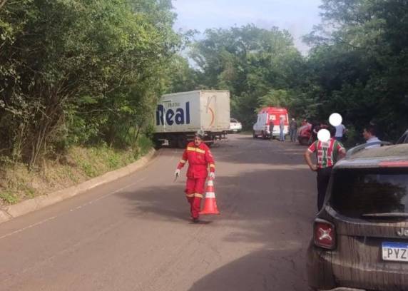 O condutor do veículo de passeio, de 59 anos, morador de Tenente Portela, foi removido ao Hospital Santo Antônio