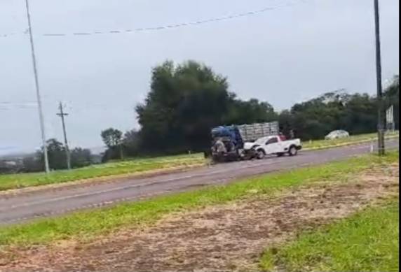 Duas pessoas ficaram feridas e foram socorridas pelo Corpo de Bombeiros para a UPA
