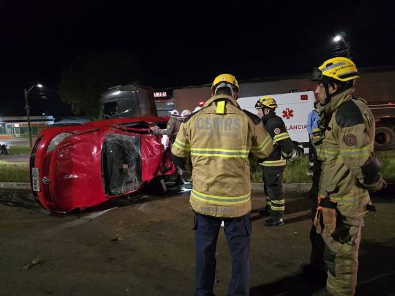 Veículo capotou após colisão na ERS-324; uma criança de 6 anos foi hospitalizada