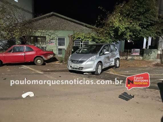 O acidente ocorreu na Rua Padre Cacique; ninguém ficou ferido