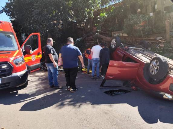 O motorista do carro não sofreu ferimentos, assim como o condutor do caminhão.