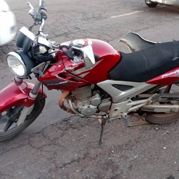 Colisão com carro ocorreu na esquina com a rua Dona Luiza Graeff próximo a Chevrolet Sponchiado