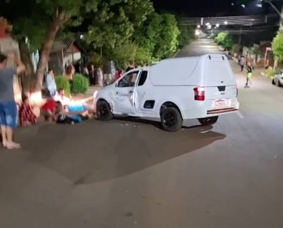 Os dois feridos ocupavam uma moto Honta Titan envolvida no acidente; eles foram socorridos pelo Corpo de Bombeiros