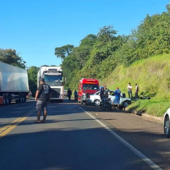No automóvel estavam pai e filho, naturais de Iraí, o homem morreu no local