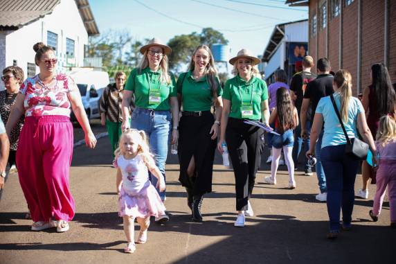 Visitantes puderam passear, conhecer as novidades dos expositores e participar de atividades educativas e de debate.