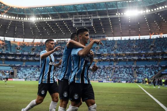 Tricolor chega a oito pontos e se afasta do Z-4 graças ao gol marcado por Cristian Olivera, aos 31 minutos do segundo tempo