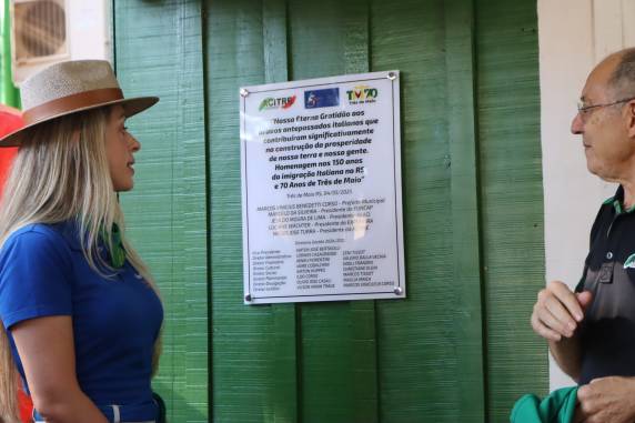 A placa agora fica exposta na entrada do ACITRE como símbolo permanente dessa importante história