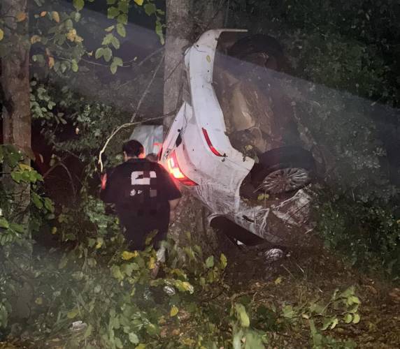 Um Voyage capotou próximo do antigo posto Fenasoja, na saída para Três de Maio