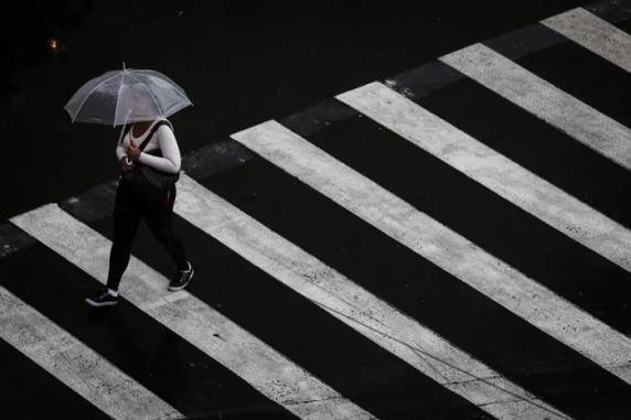 Volume de chuva pode chegar aos 100 milímetros e as rajadas de vento devem variar entre 60 km/h e 100 km/h, estima o Instituto Nacional de Meteorologia