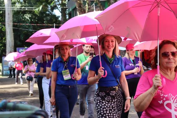 O evento se consolida como um momento de celebração da vida e de união em prol da saúde das mulheres