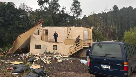Uma micro explosão atingiu o interior do município na tarde desta sexta-feira
