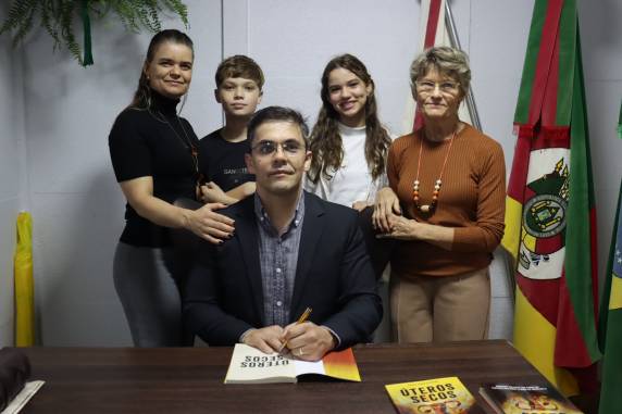 Entre os presentes, destacou-se a presença do Deputado Federal Osmar Terra