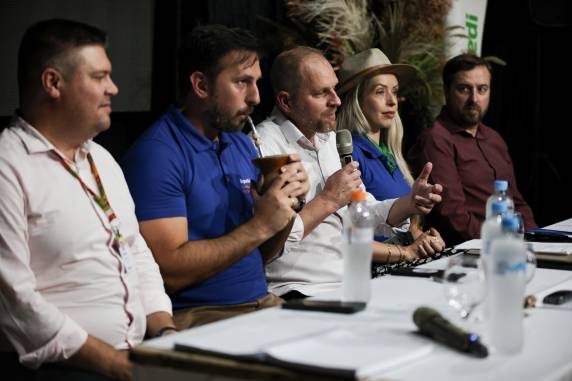 Prefeitos da Amufron, que é presidida pelo prefeito de Boa Vista do Buricá, João Sehnen, estiveram reunidos na Expofeira