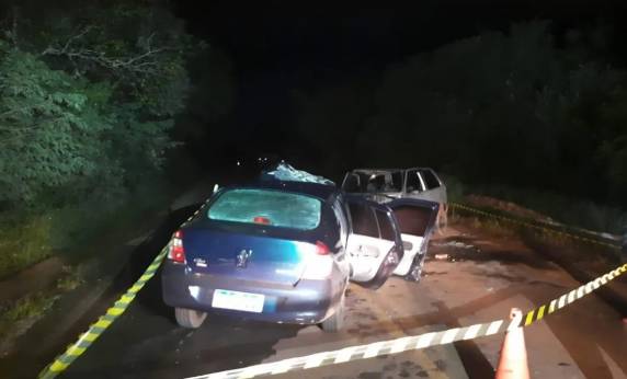 O motorista do Fiat Uno morreu no local do acidente. Um passageiro do mesmo veículo chegou a ser socorrido e encaminhado ao hospital, mas não resistiu aos ferimentos e também veio a óbito.